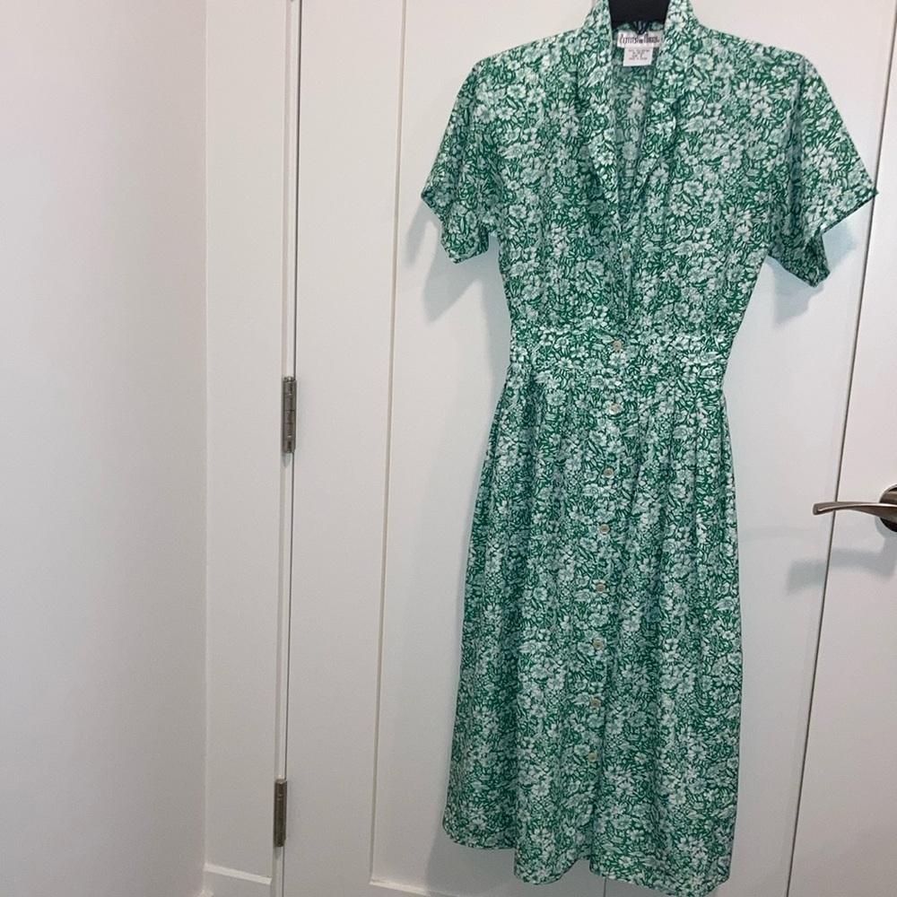 Petite green and white dress. Petites for Maggy.